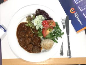 Messe TV Mittagessen Gulasch und Knödel